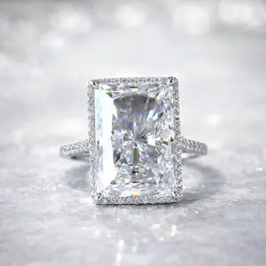 Bright Rectangular Eye-Catching Statement moissanite Ring - Quiet Luxury Trendy It Girl Elegant Minimalist Jewelry Accessories for Women Valentines Gifts for gf