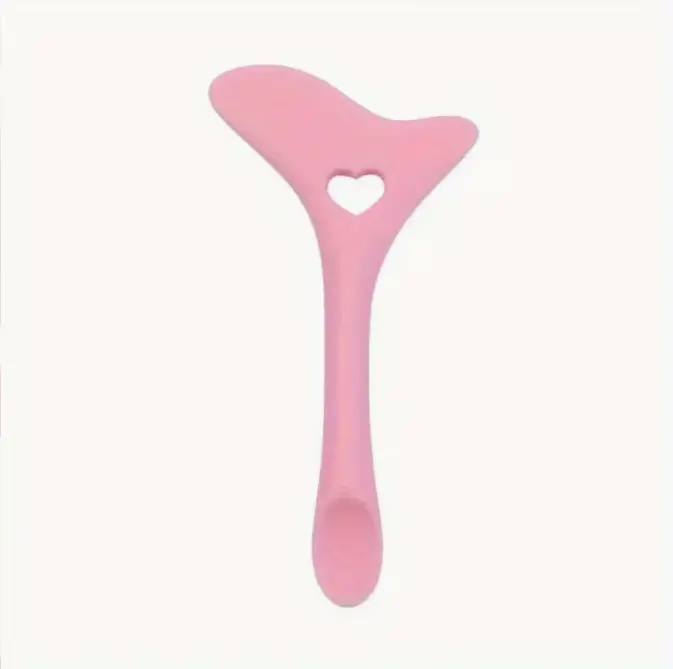 Pink Silicone Cosmetic Makeup Template Tool - Heart-Shaped Winged Eyeliner, Lipstick Guides, Mask Templates - Flexible, No-Electricity, Easy-Use Application Aid for Beginners (Suitable for All Light Types & Makeup Brushes)