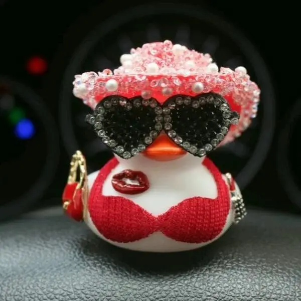 Lipstick dating duck-rubber duck Red shiny hat makeup design, car ornaments, car decoration, Boujee Car Accessories, Fun Car Accessories