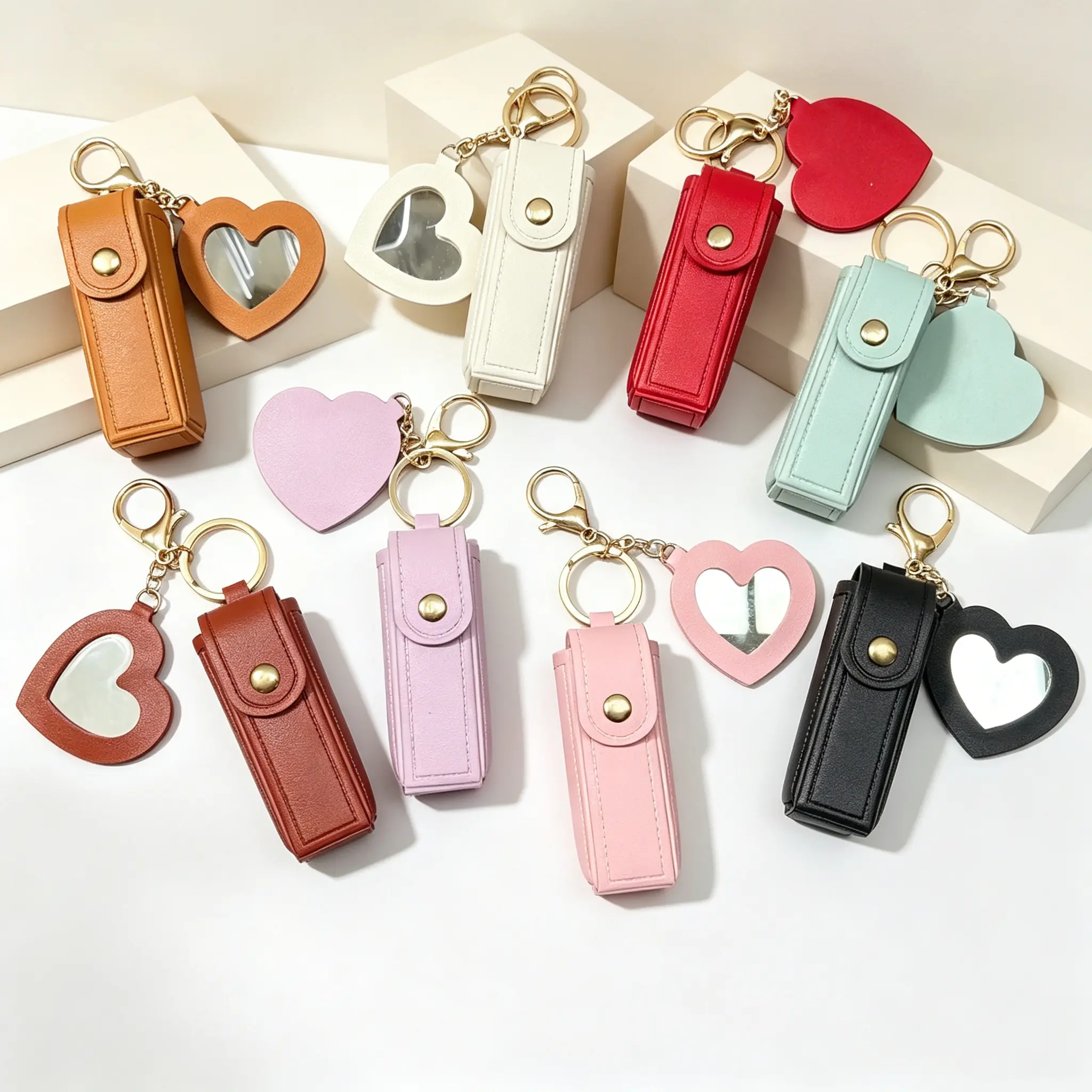 Women's Compact Preppy Look PU Leather Lip Balm Holder Keychain - Heart Design Keychain with Heart Mirror, Portable Lipstick Case Bag Charm, Mini Gifts for Teen Girls, Keychains For Women