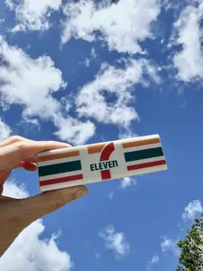 711 Japan LED fridge magnet – USB-C powered with multi-light modes.