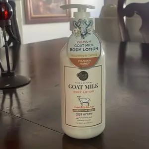 Shawer Mate GOAT MILK BODY LOTION ourishen WITH MANUKA HONEYPREMIUM GOAT MILK BODY LOTION Nourishing & Calming MANUKA HONEY SWEET 400 ml /13.52oz