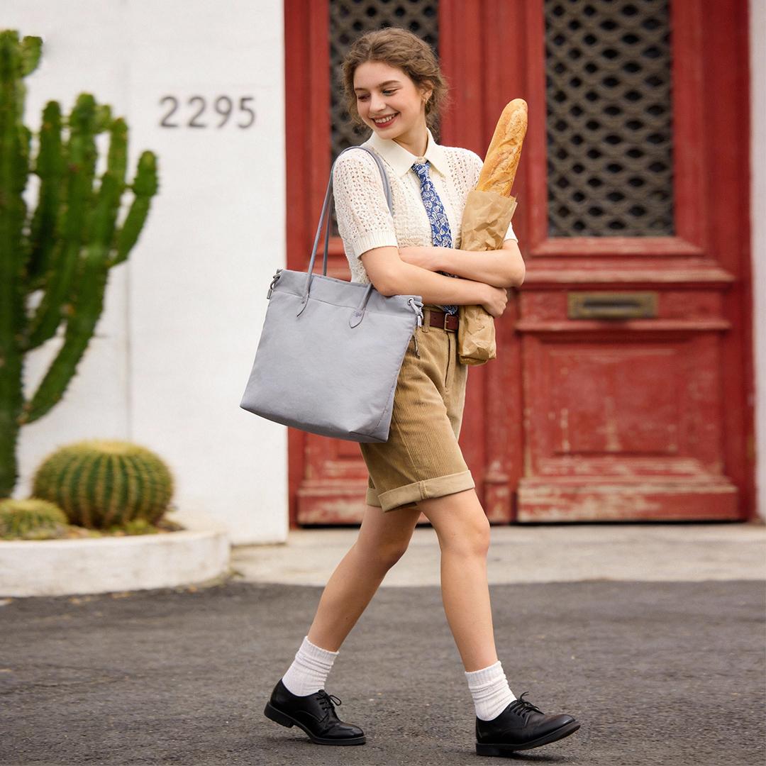 Versatile Large Capacity Tote Bag for Work & Travel Classic Black Shoulder Bag with Easy Carry Handles Perfect for Everyday Use