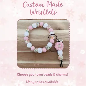 Build a Custom Wristlet.