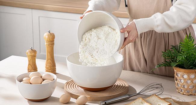 MALACASA Ceramic Large Mixing Bowls, Large Serving Bowls for Cooking, Prepping, Baking, Salad, Soup, Popcorn, Pasta, Nesting Bowls Set of 3, 4.38/2.5/1.44 Qt, Oven, Microwave and Dishwasher Safe Winter Holiday