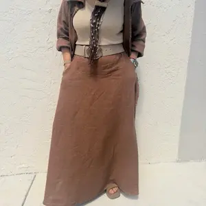 One Size 100% Linen Lourdes Skirt – Fits from Small to Extra Large – Elegant Flowing Mediterranean Linen Skirt with Pockets – Lightweight Breathable Resort Wear Skirt for Women – Timeless European Summer Style Linen Skirt Perfect for Vacation, Beach Days