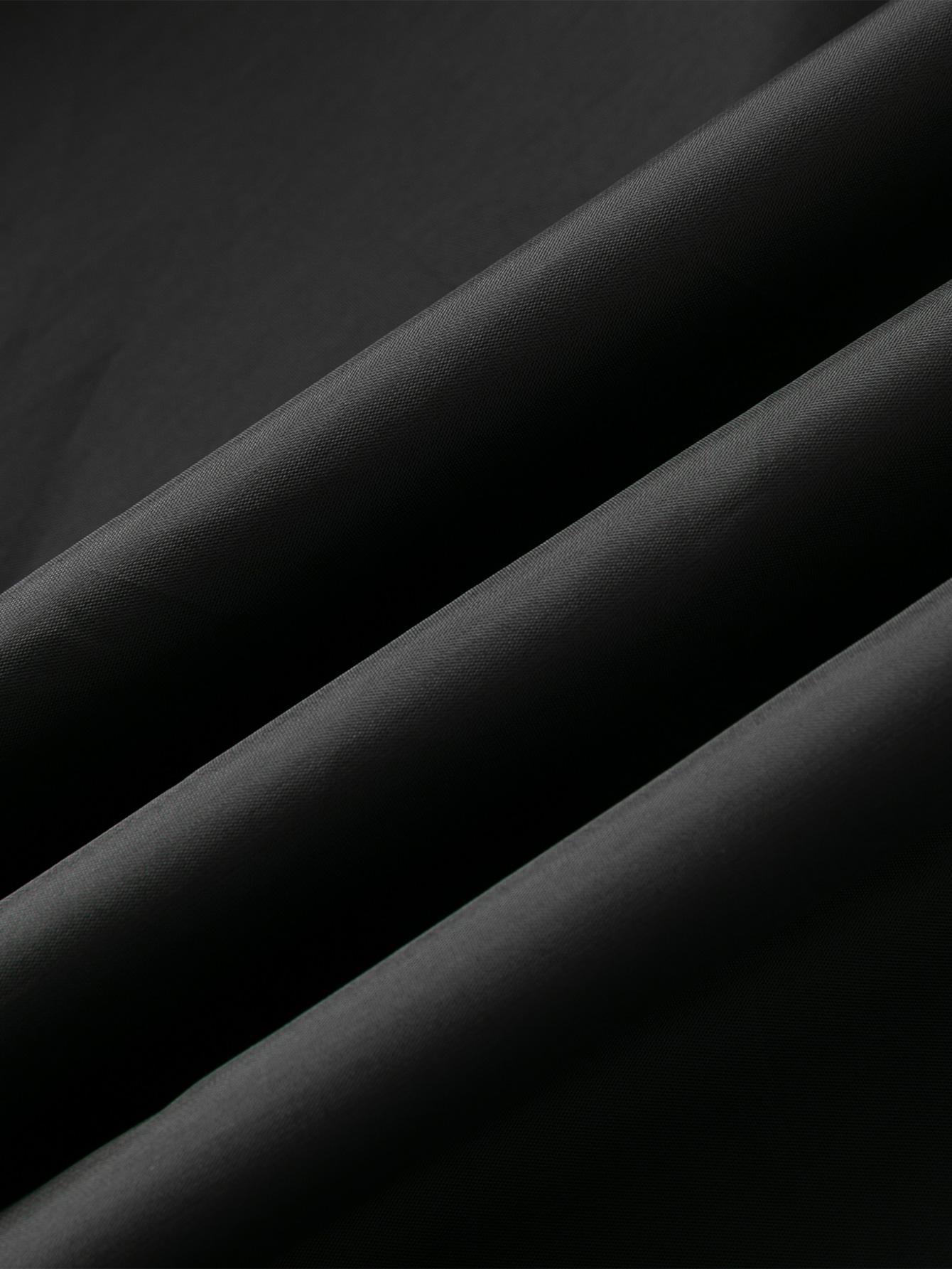 A collared jacket with a patchwork style, visually layered and designed to flatter necklines. The buttoned closure makes it easy to put on and take off. There is one pocket on the left side which is both practical and decorative