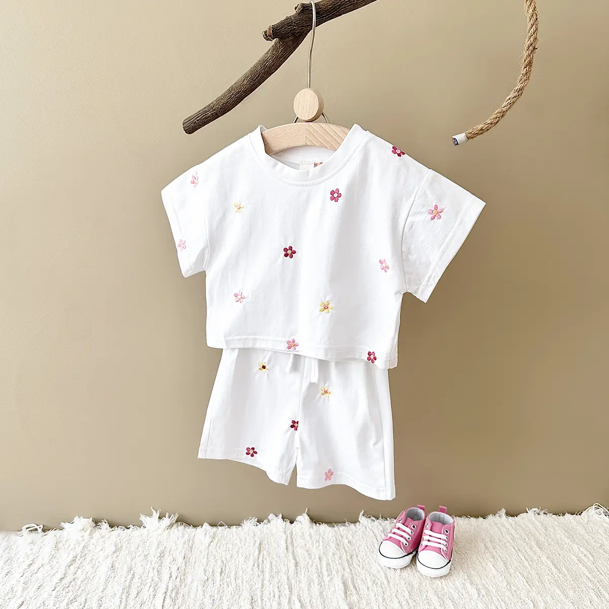 Infant Girl's 2-Piece Summer Clothes Set - Cute Floral Embroidery Detail Short Sleeve T-Shirt, Breathable Above-the-Knee Shorts, 6-9 Months Baby Maternity Gift Sets, Baby Girls Clothing, Two-Pieces