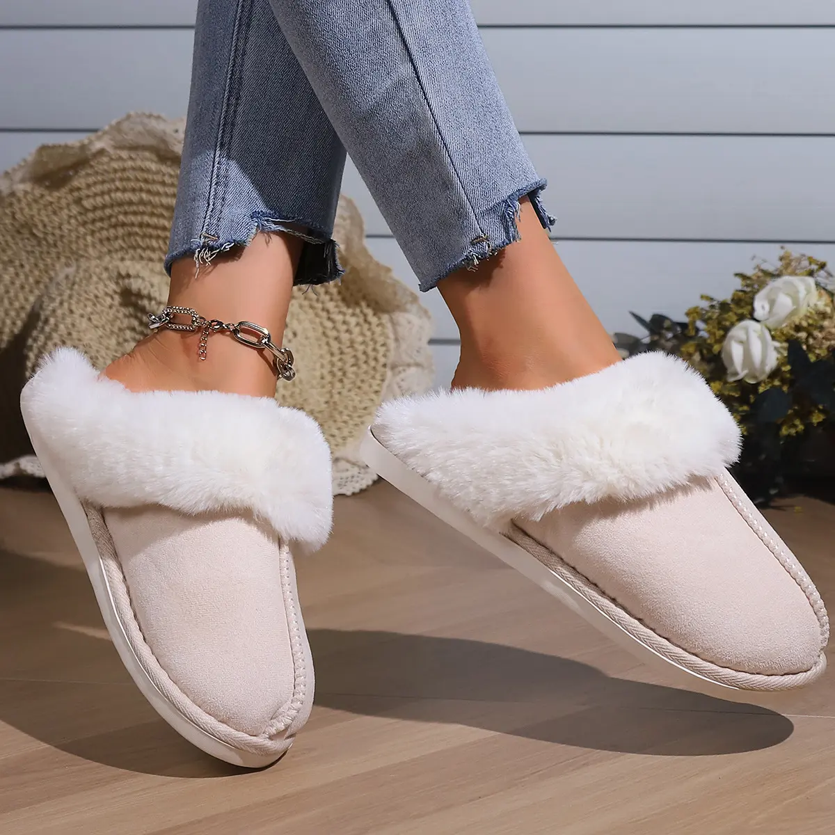 Women's Cozy Faux Fur Slip-On Slippers - Closed Toe, Flexible, Cute Evening Indoor Footwear with Plush Lining, Casual