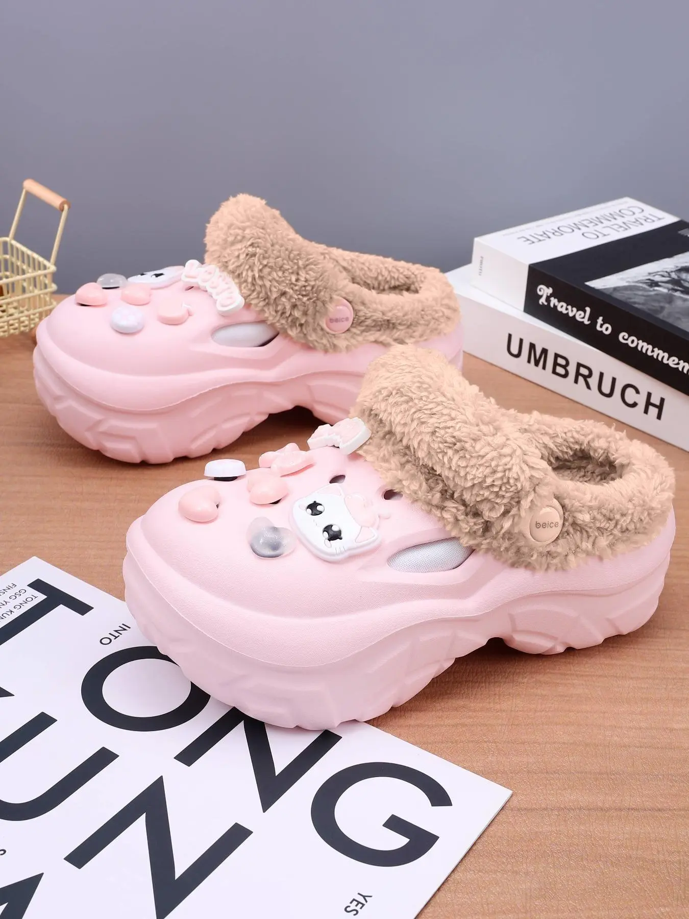 Women's Cute Cartoon Cat Decor Plush Non Slip Clogs, Casual Soft Comfortable Home Slippers, Warm Slippers for Indoor & Outdoor Use for Fall & Winter