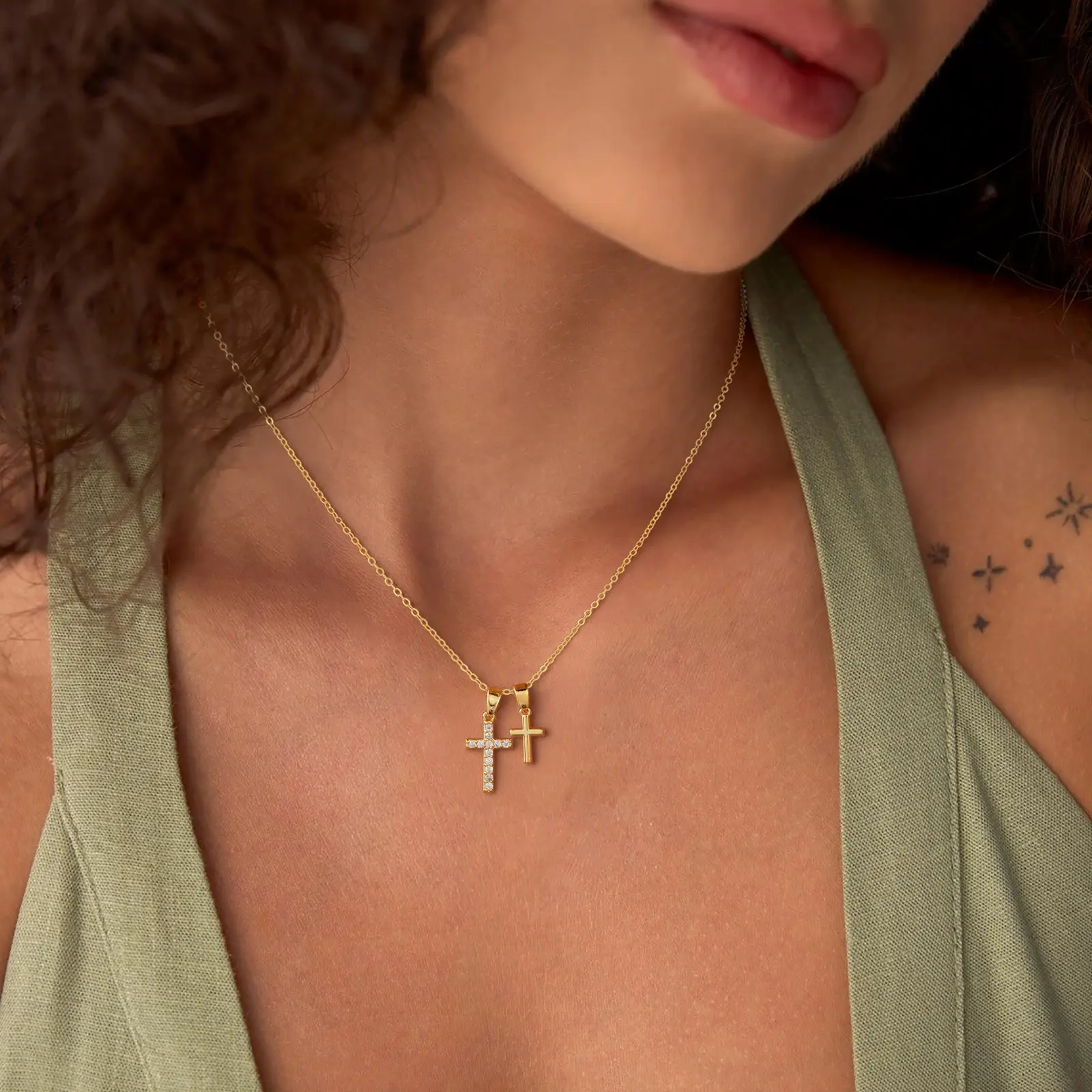 TASISO Golden O-shaped chain with two cross-shaped smooth surfaces and zirconia beads, 42 cm in length, 5 cm in width. Gold Pendant Gold Crystal Pendant