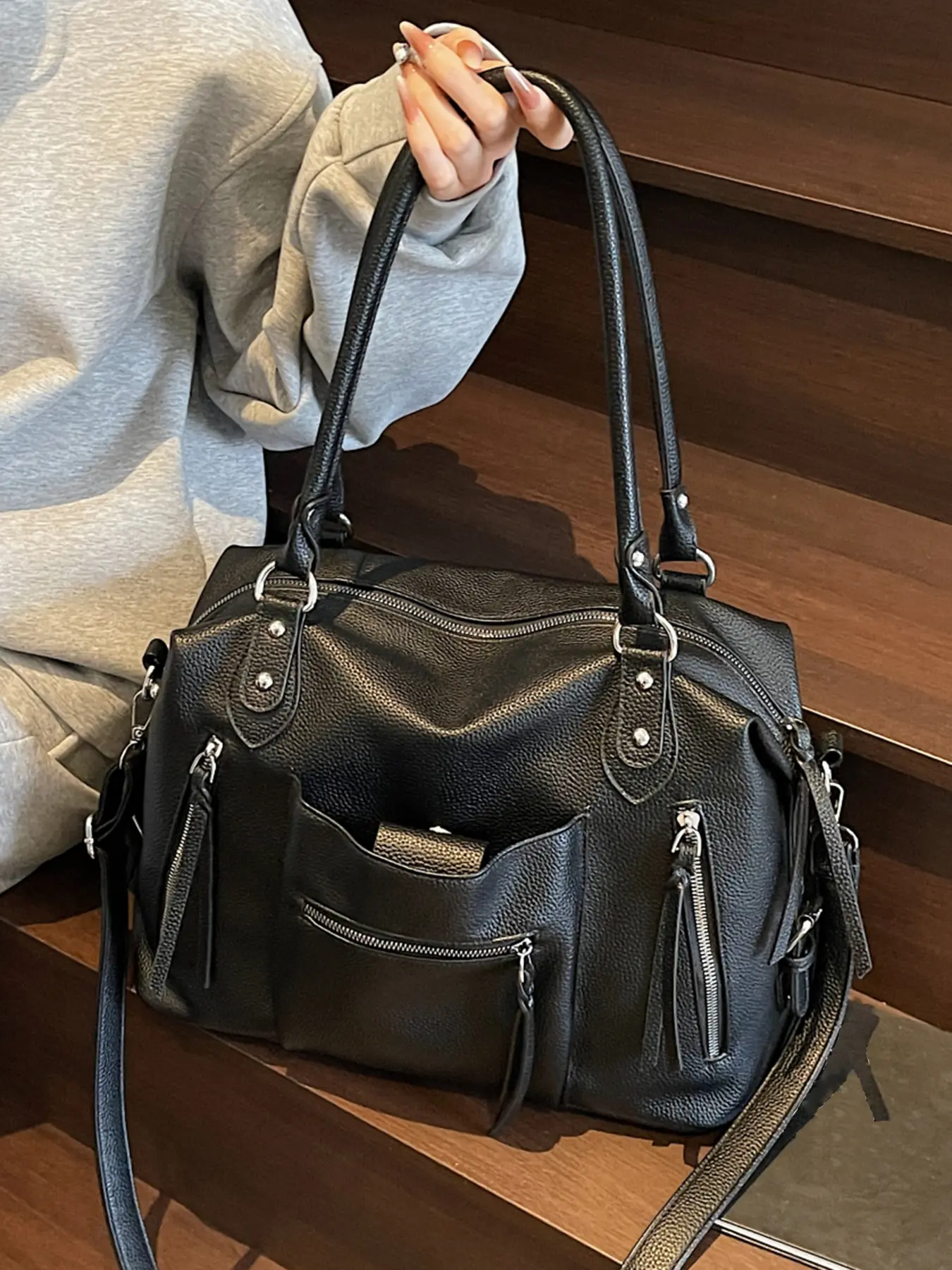 Retro tote bag, versatile textured commuter messenger bag, women's one-shoulder messenger bag, Casual commuter bag, Casual Bags, suitable for daily commuting, short-term travel, etc.
