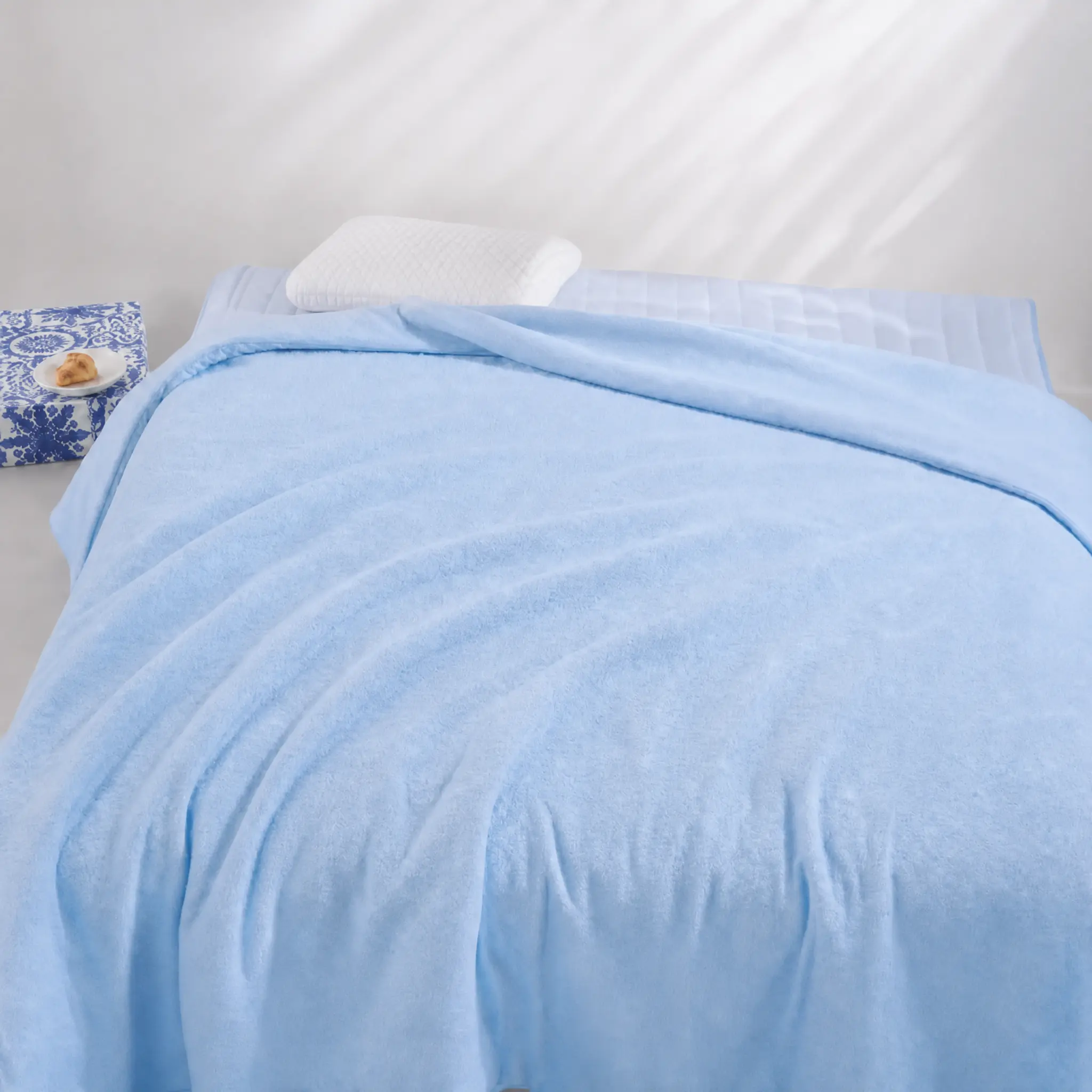 100% Cotton Seersucker Cooling Blanket for Hot Sleepers & Night Sweats, Double-Sided Cold Touch Summer Bed Blanket, Lightweight Breathable 100GSM Fill, Reversible Couch Blanket (Sage Green/Blue/Grey/White, Twin/Queen/King)