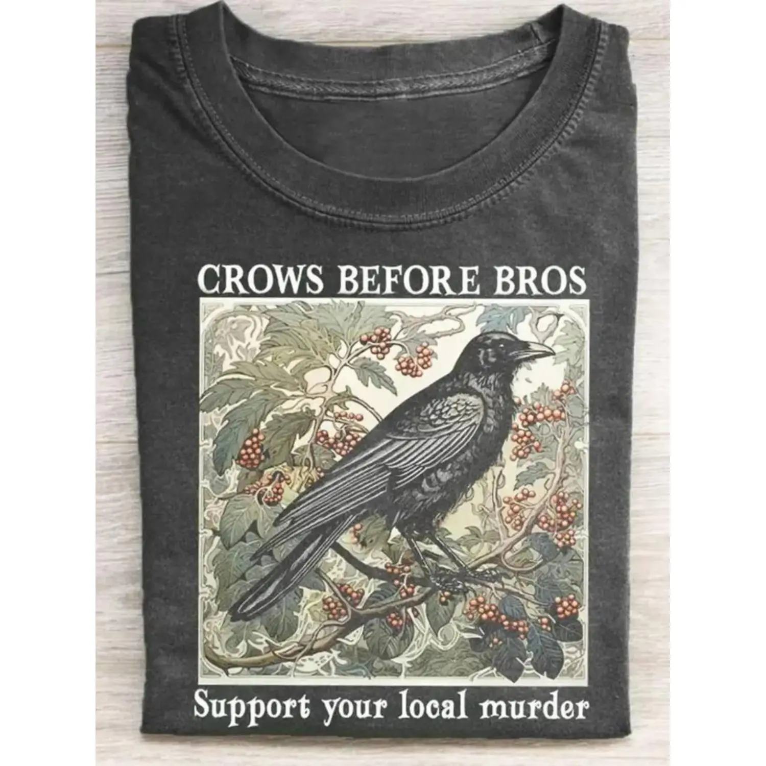 Vintage Crow Graphic T-Shirt “Crows Before Bros” – Nature-Inspired Illustration Tee with Dark Aesthetic Casual Style