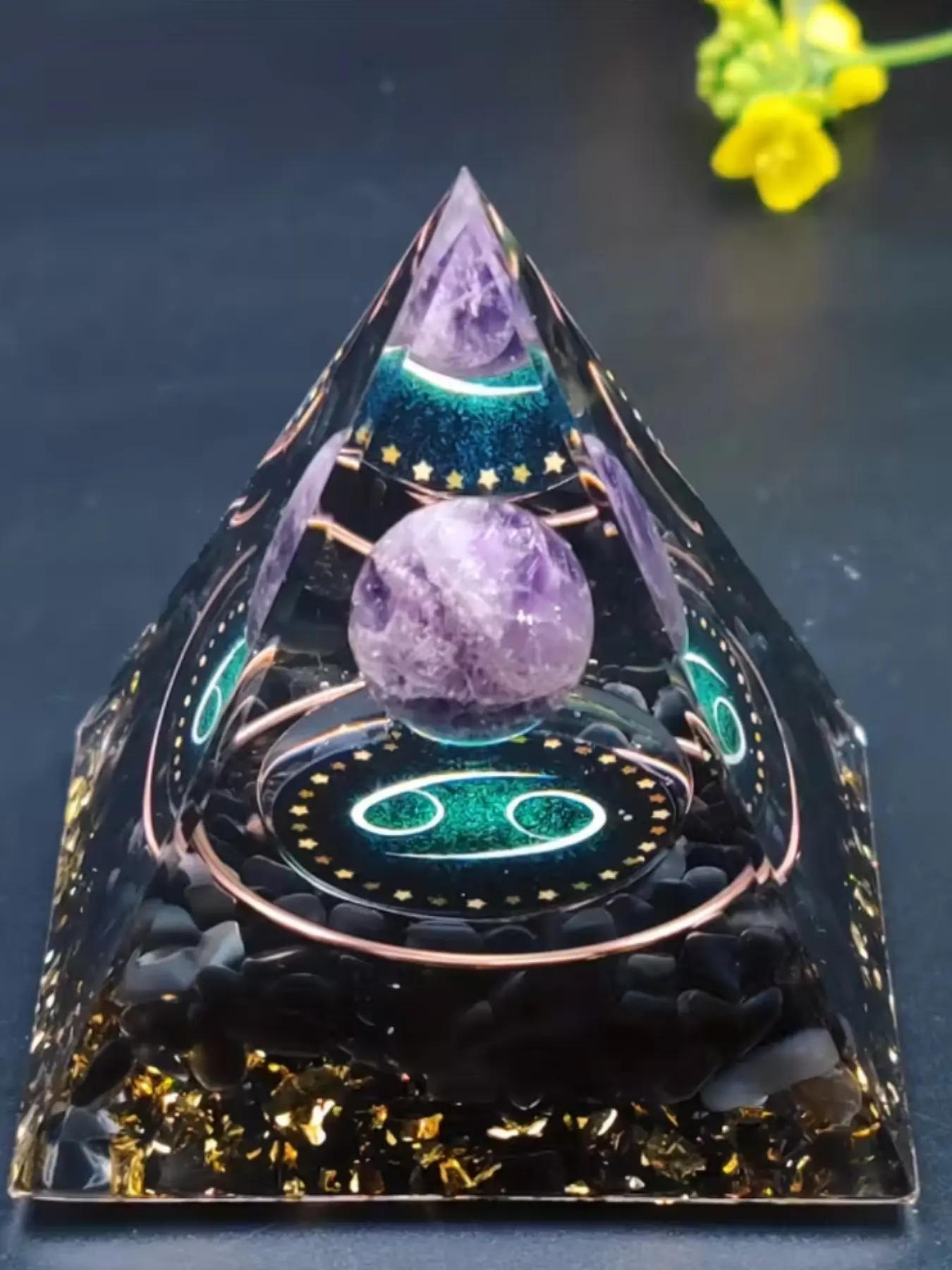 1pc Twelve Constellations Theme Orgone Pyramid Taurus/Scorpio/Leo/Pisces/Cancer/Virgo/Libra/Aries Amethyst Peridot Crystal Energy Flow Orgonite Pyramide Meditation Tool Quartz Home Decor, Relaxation, Gifts, Zodiac Signs, Crystal Decorative Ornaments