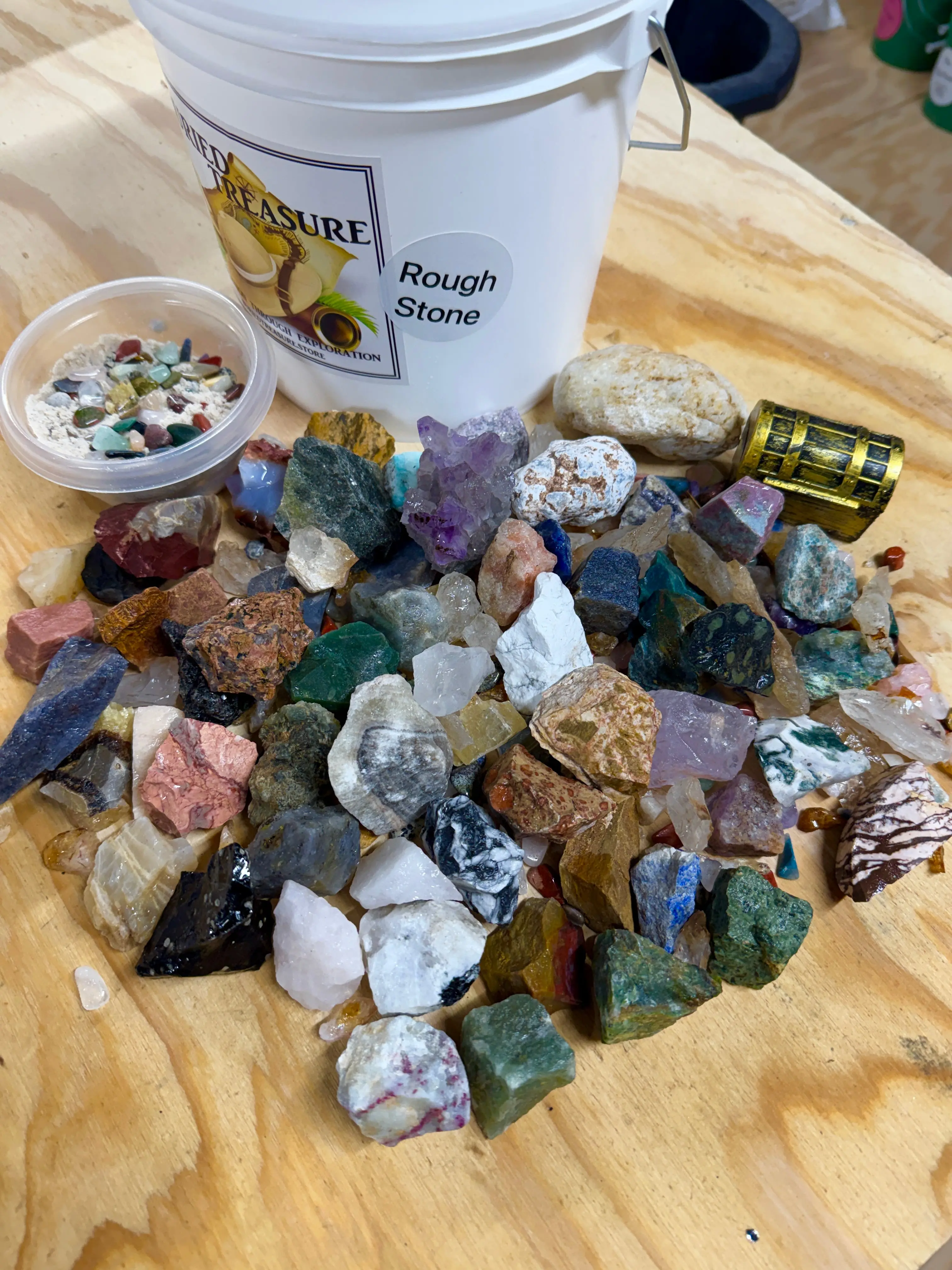 1 GALLON NATURAL CRYSTAL ROUGH STONE MINING BUCKET
