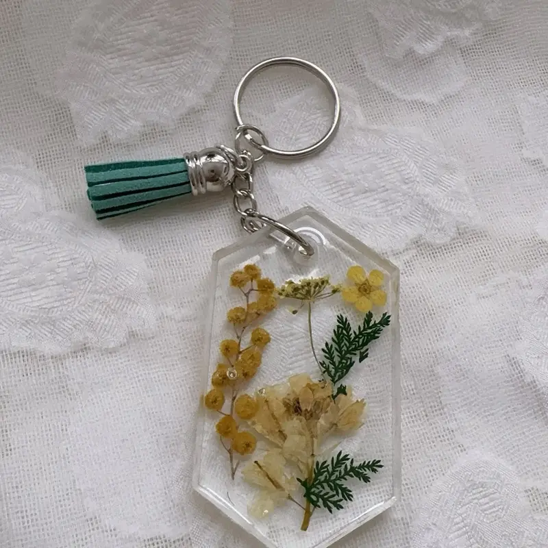 Handmade Pressed Flower Resin Keychain | Botanical Floral Keyring | Dried Flower Resin Charm | Gift for Her | Nature Jewelry