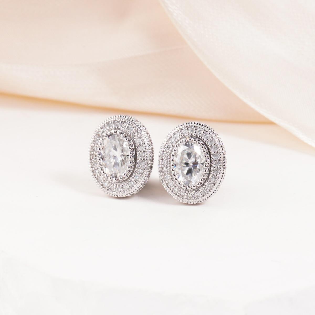 Vintage Oval Halo Stud Earrings D Color VVS Synthetic Moissanite Silver-plated Earrings Elegant Valentine’s Day Birthday Mother’s Day Bridal Wedding Jewelry Gift for Women