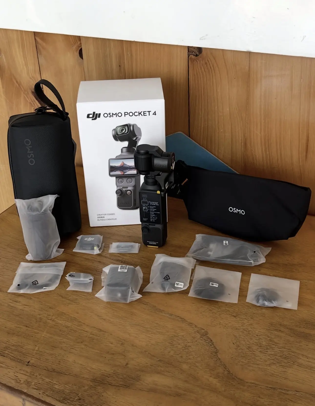 Brand new Dji osmo pocket 3 creator combo with complete accessories