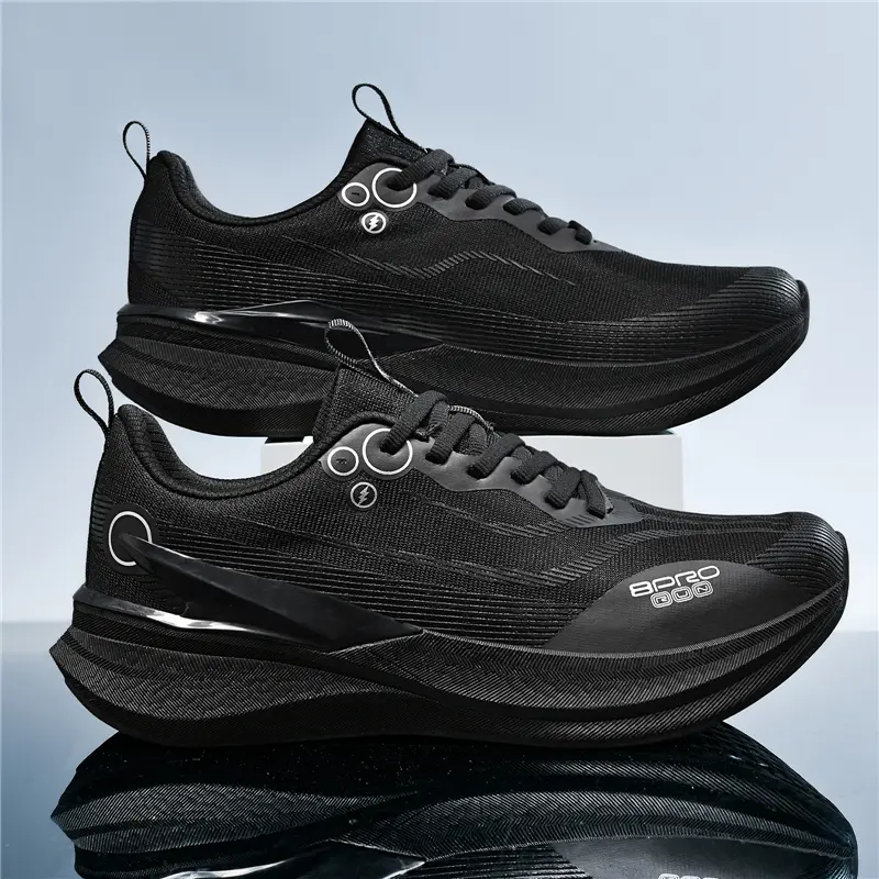 Men’s breathable, lightweight white sneakers — casual, versatile fashion running shoes for couples