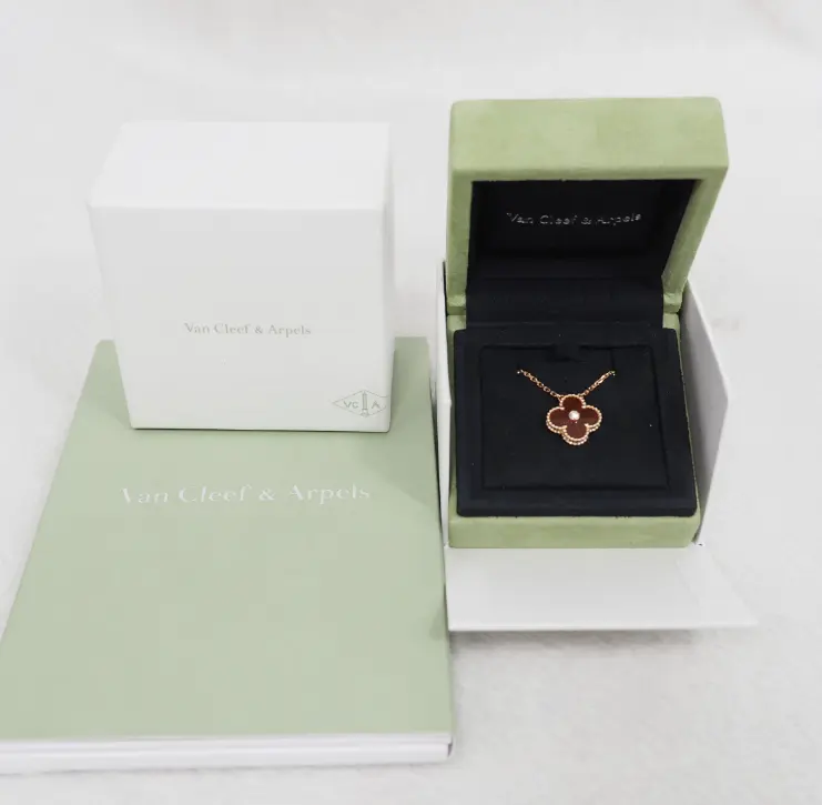 Pre-owned Van Cleef & Arpels 18k Holiday Vintage Alhambra Necklace YEAR 2017