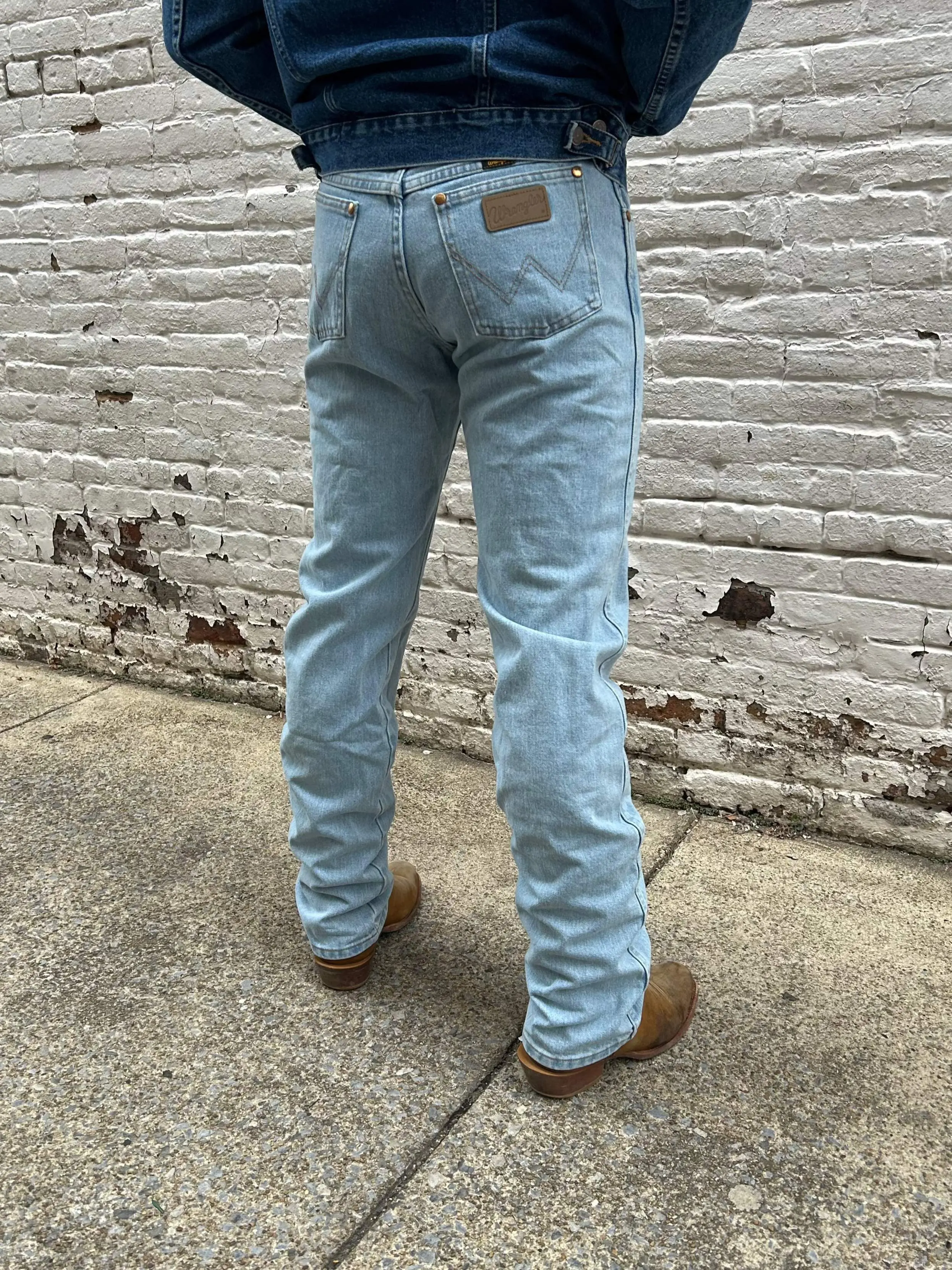Wrangler Men's Non-Stretch 100% Heavyweight Cotton Menswear, Cowboy Cut Slim Fit with High Rise in a Bleach Wash, Tapered, Denim, Pants, Jeans, Plain, Pocket, Men’s Clothes, Mensfashion, Western Clothing, 38X30, Jeans Pants, Full Length