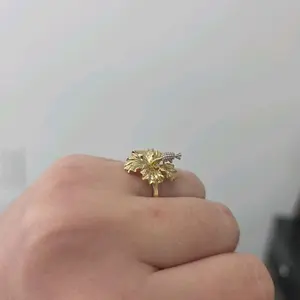 14kt flower ring