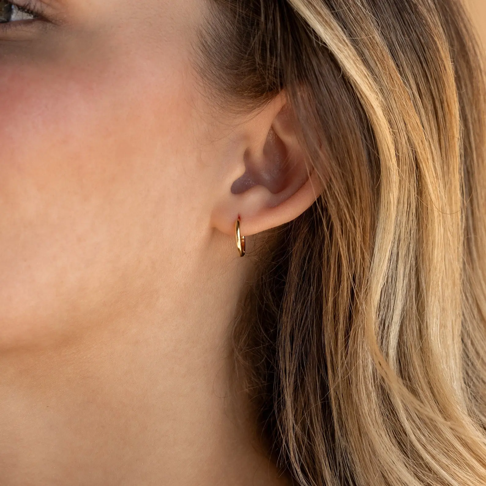 Small Bold Hoops by Caitlyn Minimalist - Minimalist 10mm Everyday Hoop Earrings in Gold & Silver - Simple Jewelry for Women - Birthday Gift