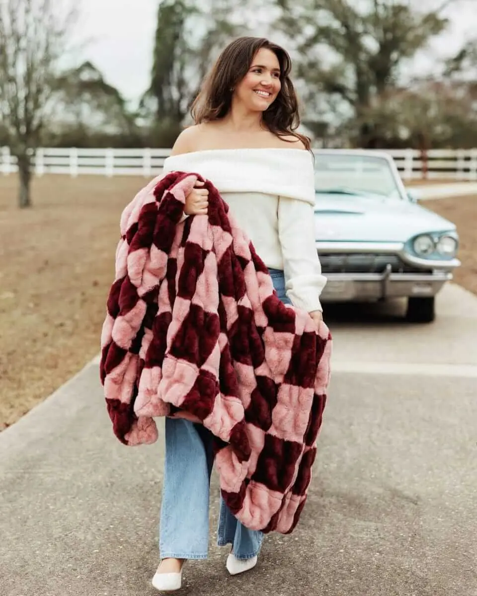 Hugs Devin Plaid Checkerboard Pattern Cuddle Blanket - Soft, Fuzzy, Cozy Chic Bed Warmer Blanket, Machine Washable Bedding & Linens Throw for Beds, Blankets For Bed