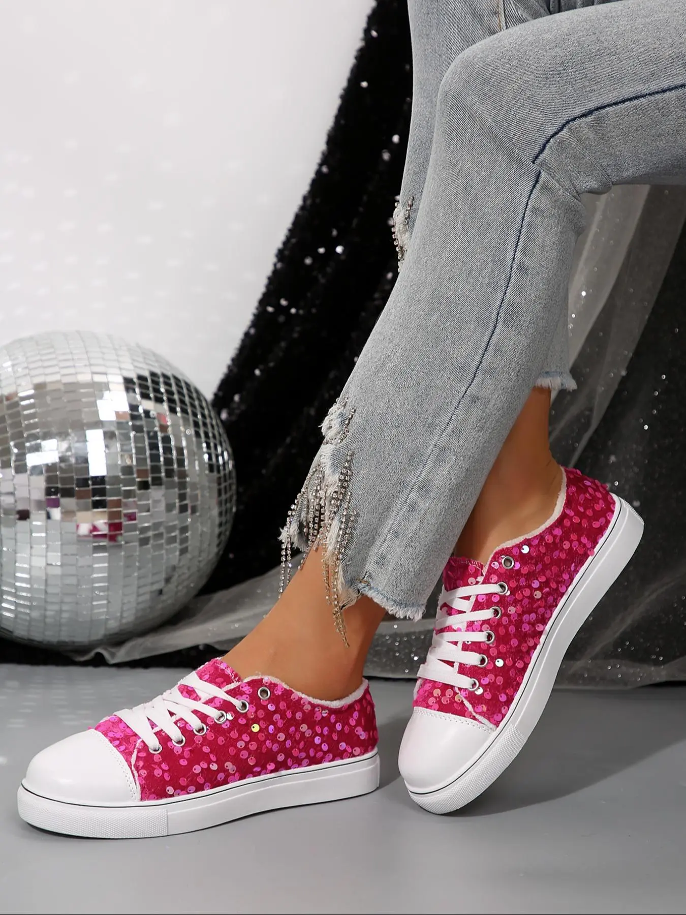 Fashionable Sequin Decor Lace Up Low Top Sneakers, Casual Comfortable Sports Shoes for Daily Wear, Female All-match Round Toe Shoes for Daily Wear, Glitter Design Sneakers, Stylish Sneaker, Trendy Fashion Sneaker