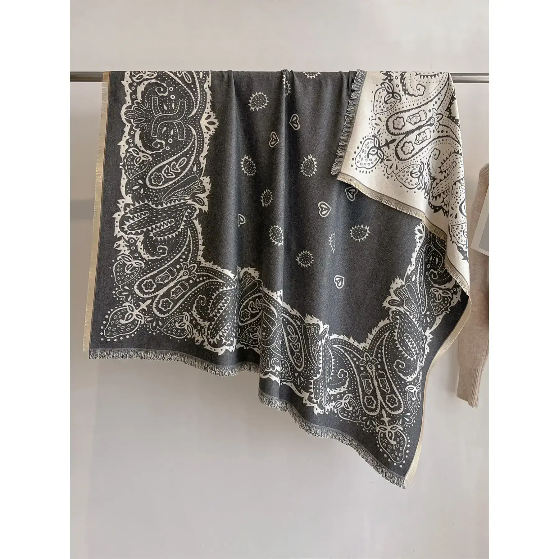 Women's Elegant Paisley Print, Fall & Winter Windproof Warm Wrap Scarf, Boho Style Shawl, Stylish Outdoor Fashion Accessory Women's Elegant Paisley Print, Fall & Winter Windproof Warm Wrap Scarf, Boho Style Shawl, Stylish Outdoor Fashion Accessory