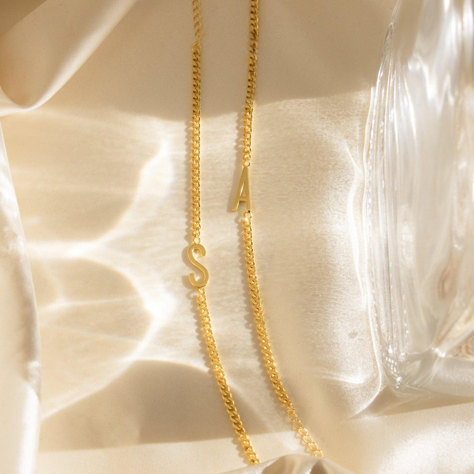 Large Letter Bracelet by Caitlyn Minimalist - Custom Curb Chain Initial Charm Bracelet in Gold - Statement Jewelry - Personalized Gift for Her