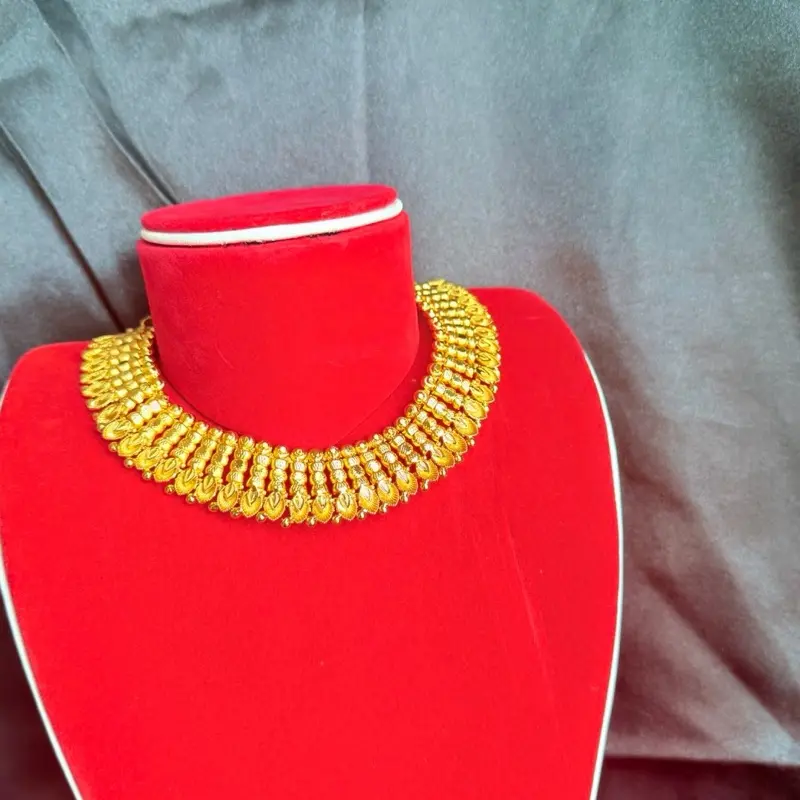 Women's Gold-Tone Short Choker Necklace, Female Costume Jewelry Fashion Accessory