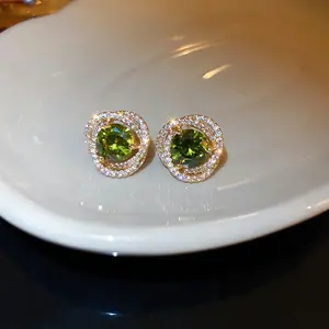 French elegant retro high-end sparkling banquet green stud earrings, versatile light luxury temperament