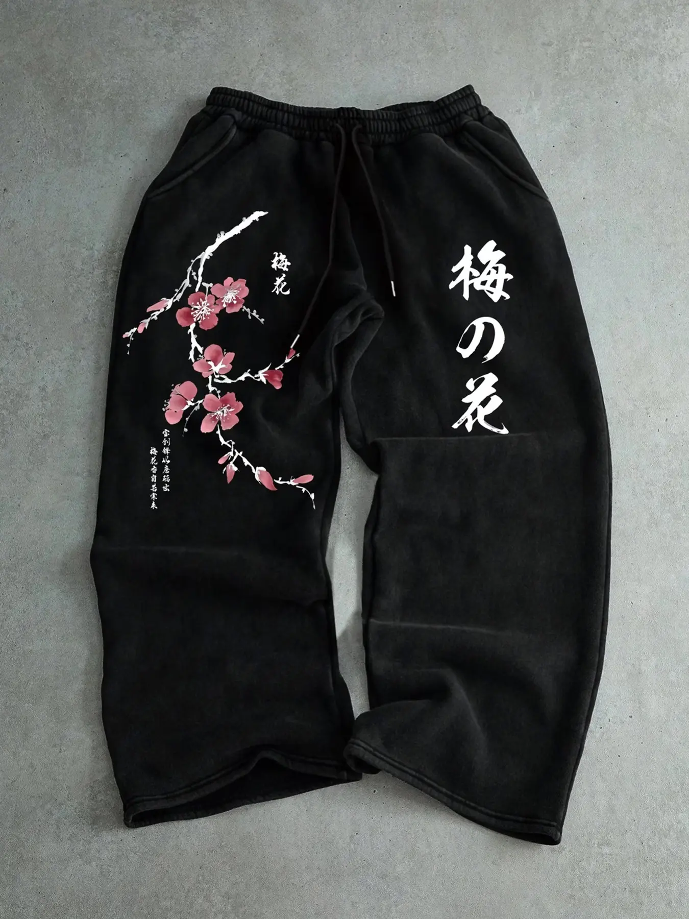 Japanese Plum Blossom Graphic Baggy Sweatpants for Men, Vintage Black Streetwear Joggers, Wide Leg Fleece Pants with Drawstring, Cozy Warm Casual Lounge Pants for Daily Wear, Casual Wear Bottoms, Fashion Streetwear Bottoms, Gift for Anime & Harajuku Fans
