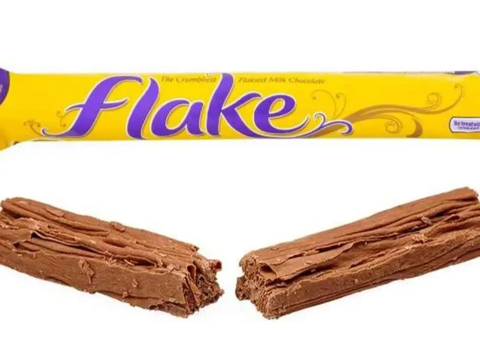 Cadbury Flake Vegetarian Milk Chocolate Bars - Crumbly Texture, Creamy-Rich, Light - 32G Individual Bars (Pack of 12, 13 oz Total) | Cupboard-Stable Snack for All Ages, Contains Milk