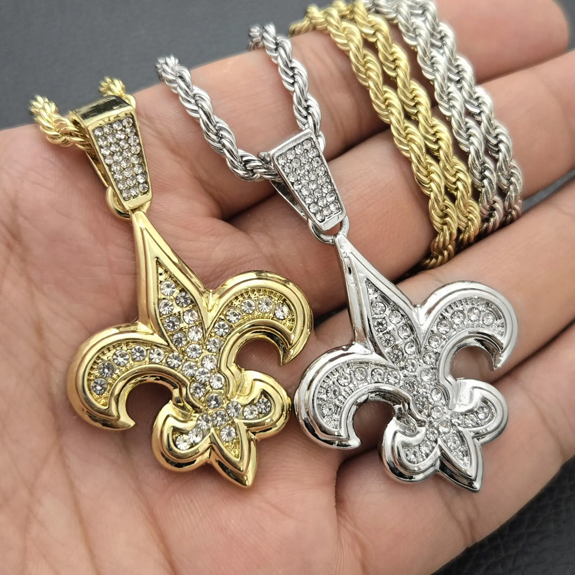 MaxBling81 Unisex Fleur De Lis Pendant Necklace, Hip-Hop Gold & Silver Plated Statement Chain with Cubic Zirconia, 4mm Rope 18-24 Inch, Flower Pendant, Gold Statement Chain, High Quality, 4Mm Rope Chain