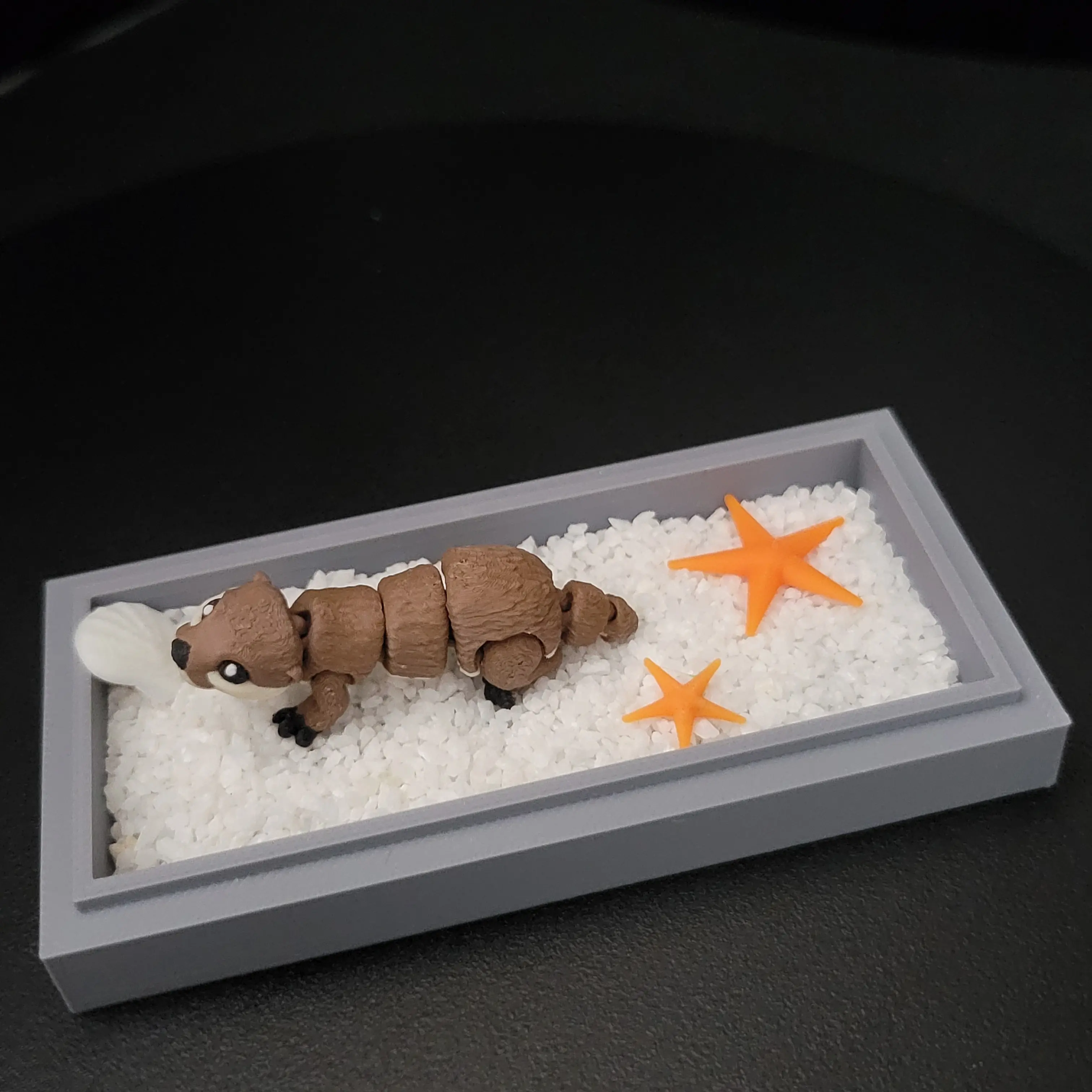 Mini Otter Cove Desk Scene - Articulated 3D-Printed Otter with Clam Shell Accessories & Micro White Rocks for Customizable Habitat Display Tray