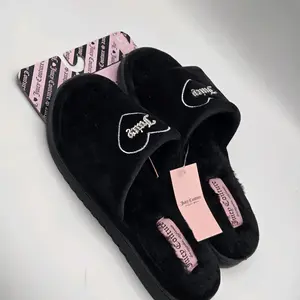 Juicy Couture Women's Size L 8-9 Black Slippers, cushion comfort memory foam and silver accents Logo