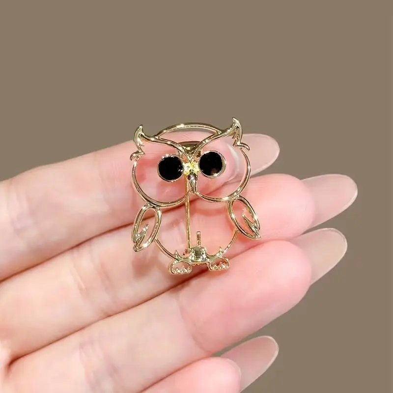 Exaggerated personality owl brooch, exquisite accessories for women's fashionable bags, simple hollow design, gift brooch, high-quality cute brooch, ultra-high texture party decoration, men's and women's suit dresses, sweaters, brooches, bag accessories