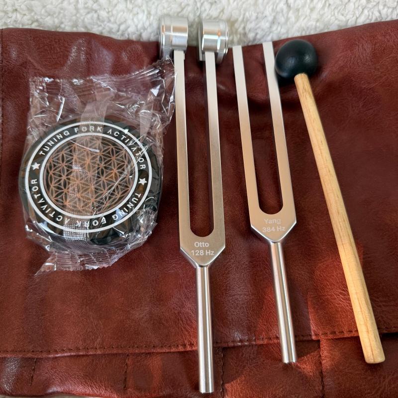 Home spa-grade sound therapy set-5-frequency tuning fork (128Hz–384Hz) with activation stick.Designed for deep relaxation, anxiety relief, distraction reduction, and energy boosting.Also makes an elegant table decoration.