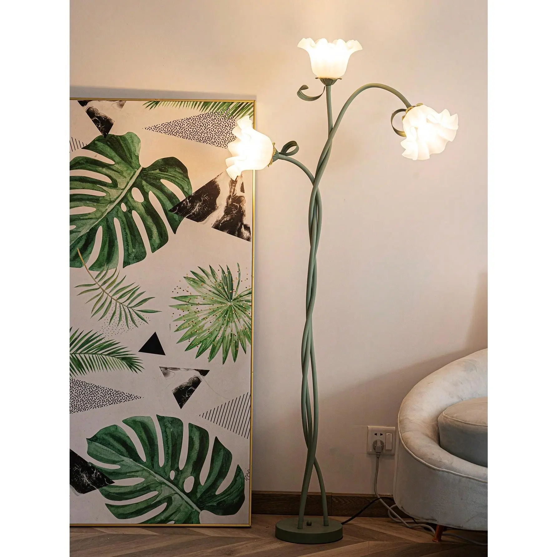 Vintage Flower Design Creative LED Floor Lamp - Retro Indoor Cozy Lighting with Flexible Hose, Foot Switch, for Bedroom, Whimsical Room Decor, Unique Decor, Aesthetic Quirky Room Accent