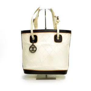 Pre-owned CHANEL . Shoulder Bags Matelasse tote bag in calfskin with a Coco charm Authentic secondhand