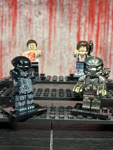 Mini-Fig: Aliens v. Predator Set of 4 Action Figures Horror